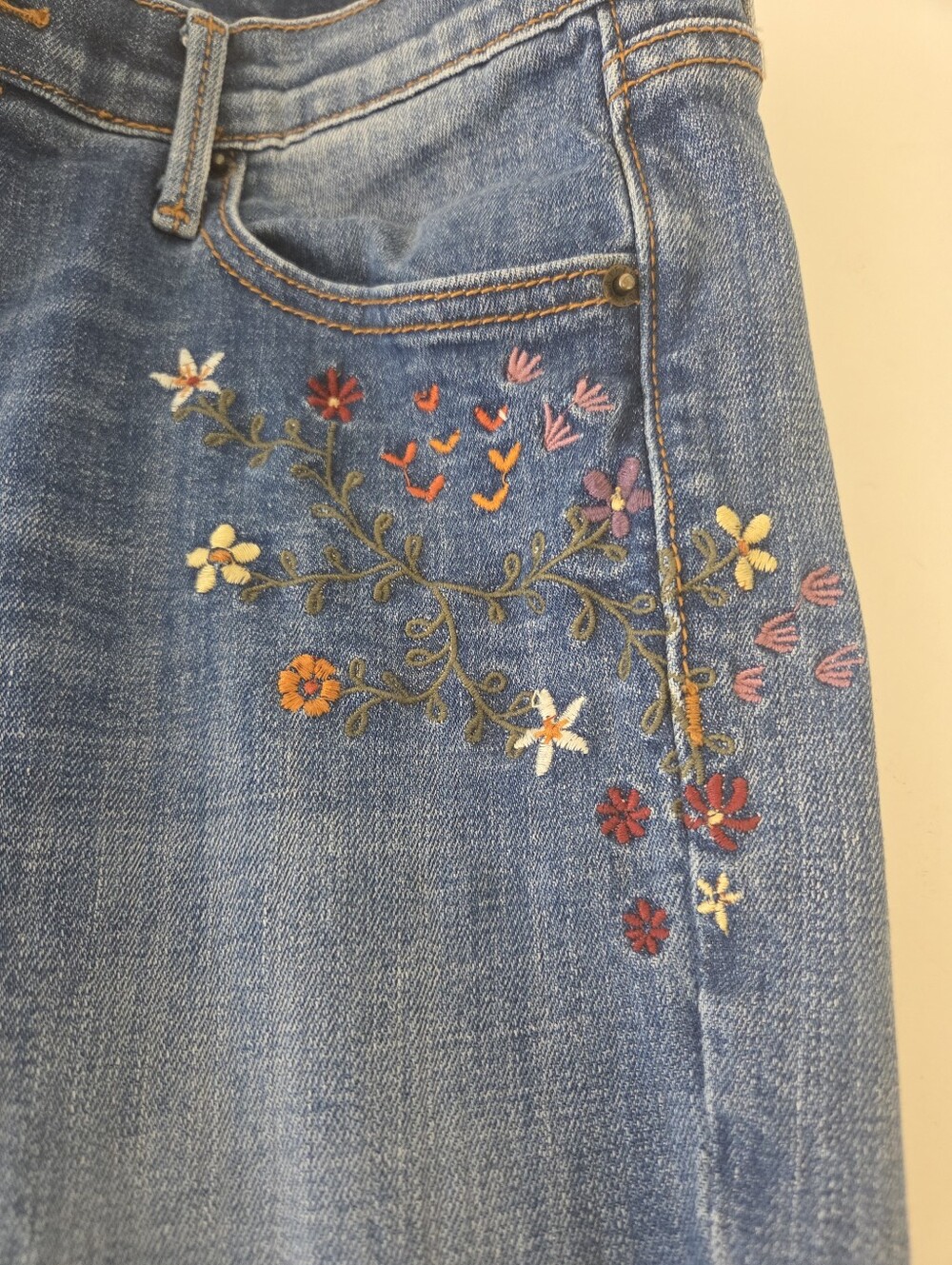 Driftwood Kelly Artisan Embroidered Floral & Vine Boot Cut Jeans Size 27 - Picture 5 of 8